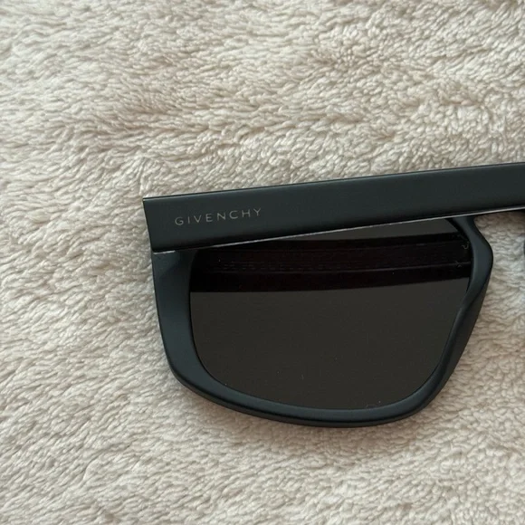 Saint Laurent Matte Black Sunglasses GV 7125/S - Picture 9 of 9